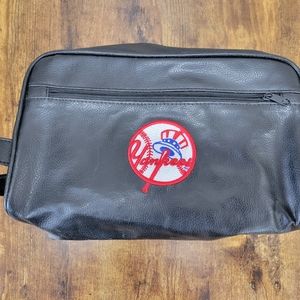 MLB New York Yankees bathroom travel bag